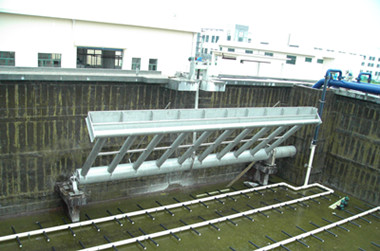 LXB旋轉(zhuǎn)式潷水器-04_副本.jpg LXB旋轉(zhuǎn)式潷水器-04_副本.jpg